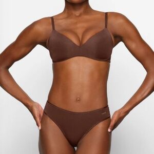 NWT SKIMS Wireless Form lightly lined Bra Cocoa‎ Size 32DDDD